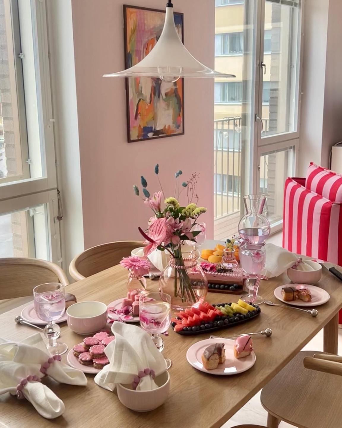 Candy-Colored Two-Room Condo With Sweet Views Helsinki Luaran gambar