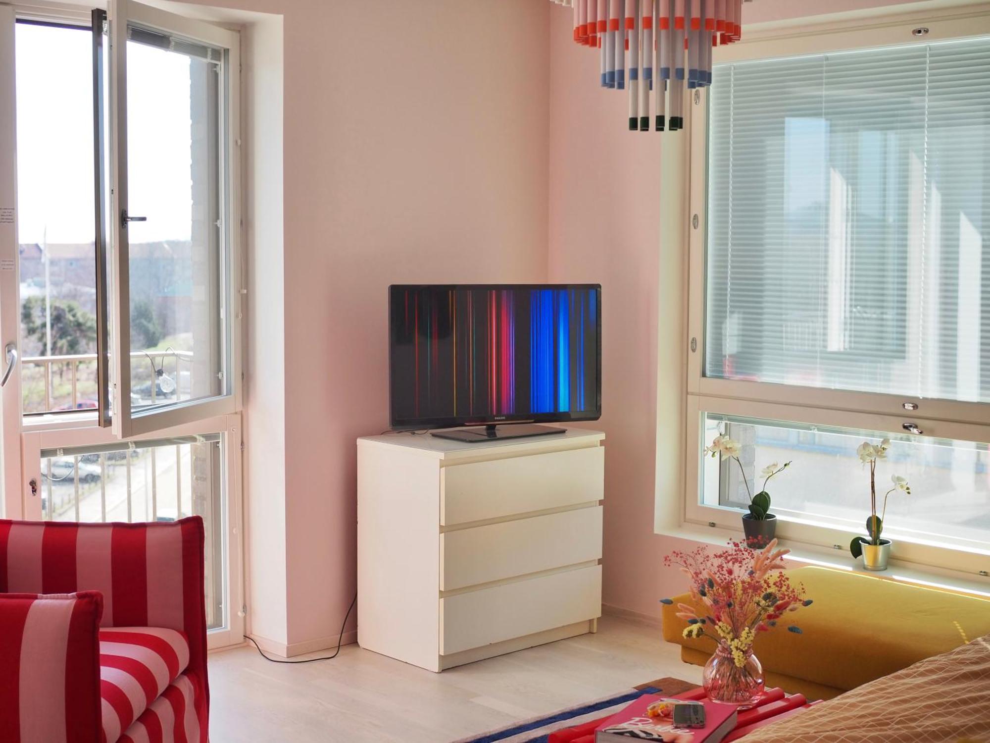 Candy-Colored Two-Room Condo With Sweet Views Helsinki Luaran gambar